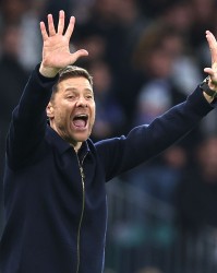 电竞直播-伯纳乌不信科学！“棋子”阿隆索与皇马之间，有场注定失败的实验