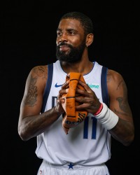 电竞直播-名记：独行侠没兴趣交易欧文也不接受任何有关他的交易问价