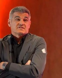 NBA直播-拉波尔塔顾问：弗里克会续约；不能因意见不同否定哈维这个人