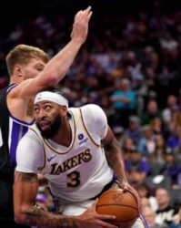 再遭小萨博尼斯完爆 31岁浓眉哥未老先衰巅峰已过