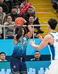 看球直播-鲁媒：青岛男篮整场都打得十分挣扎，外线迟迟找不到感觉