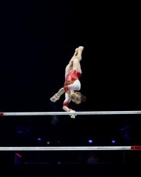 五大联赛直播-世锦赛韦筱圆蝉联高低杠金牌 邹敬园收获吊环亚军